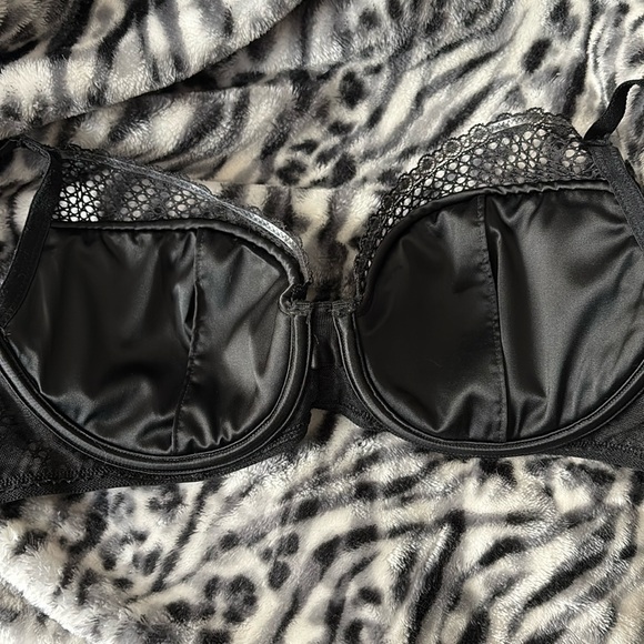 NWOT Victoria’s Secret black padded underwire bra - Picture 5 of 7